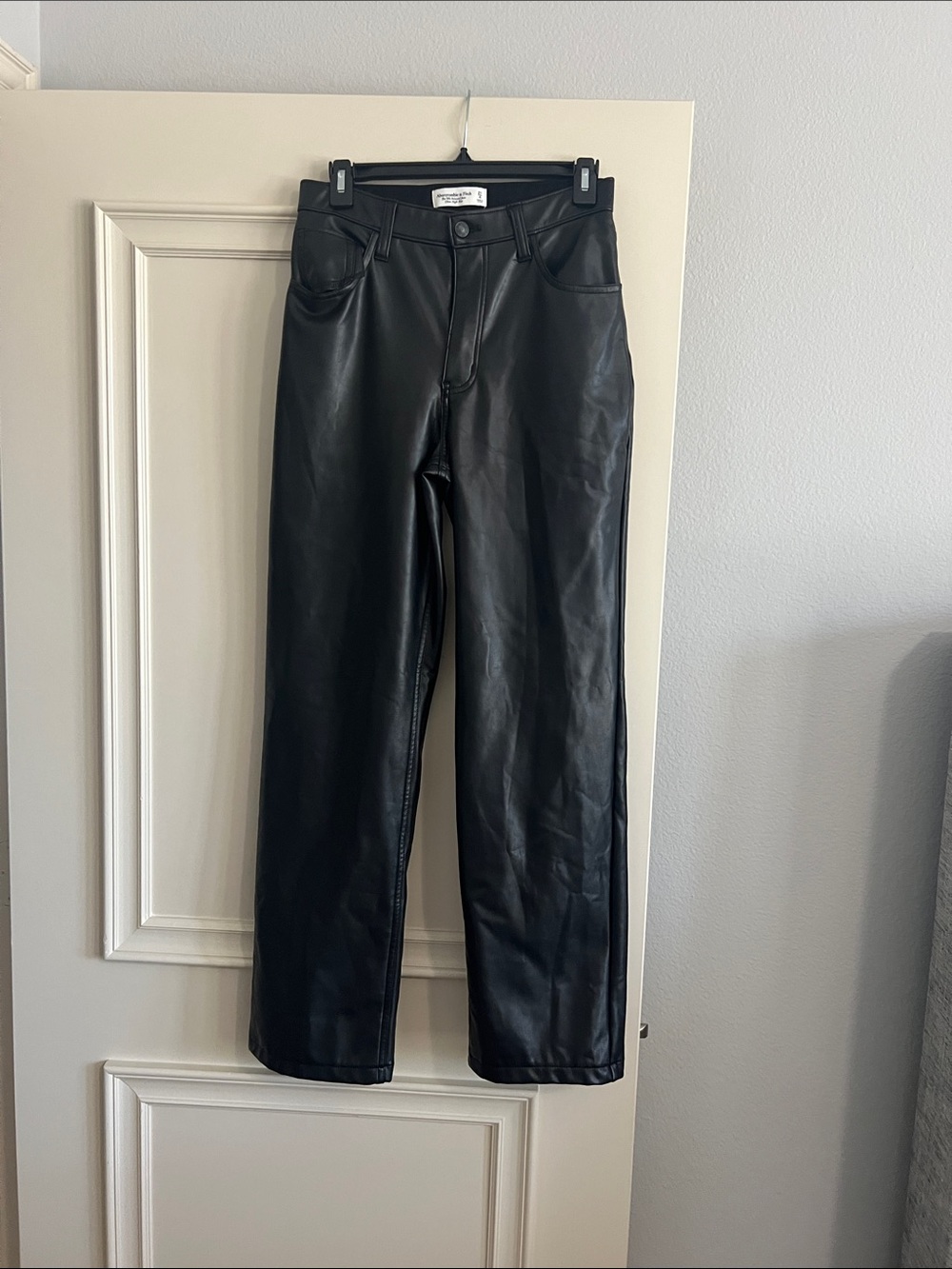 Abercrombie & Fitch Vegan Leather The 90s Relaxed Jean Ultra High Rise